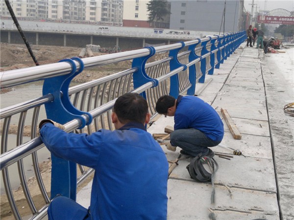 丹东不锈钢桥梁护栏除锈维护的重要性及其方法