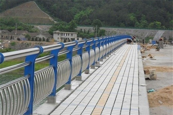 丹东不锈钢桥梁灯光护栏