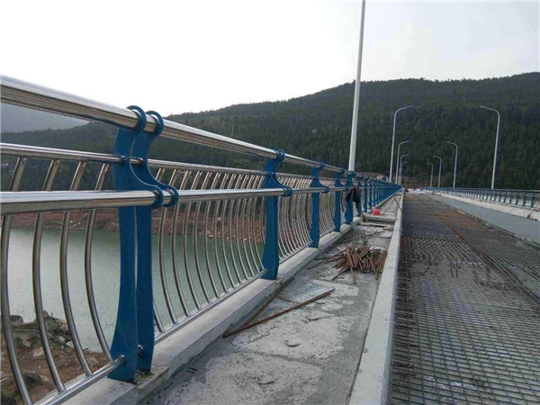丹东不锈钢桥梁护栏防腐措施的重要性及实施策略